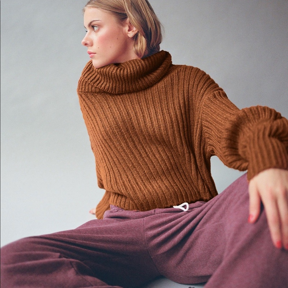 UO Turtleneck Cropped Sweater